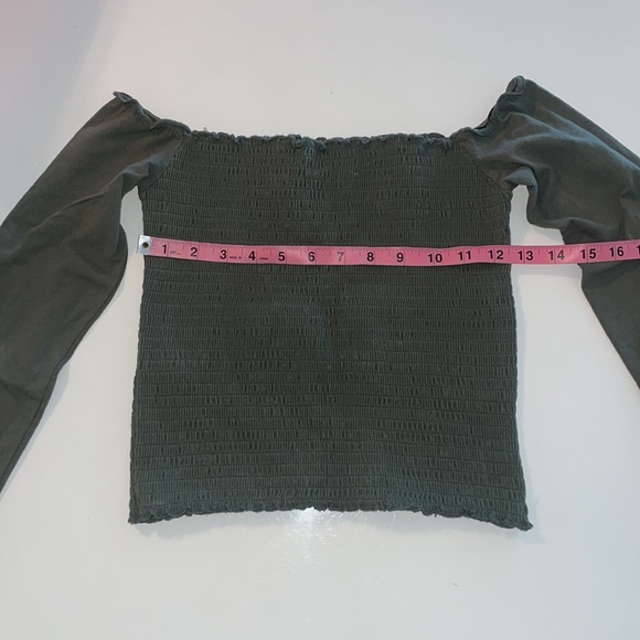 Hollister Smocked Off The Shoulder Long Sleeve Crop Top - Picture 6 of 8
